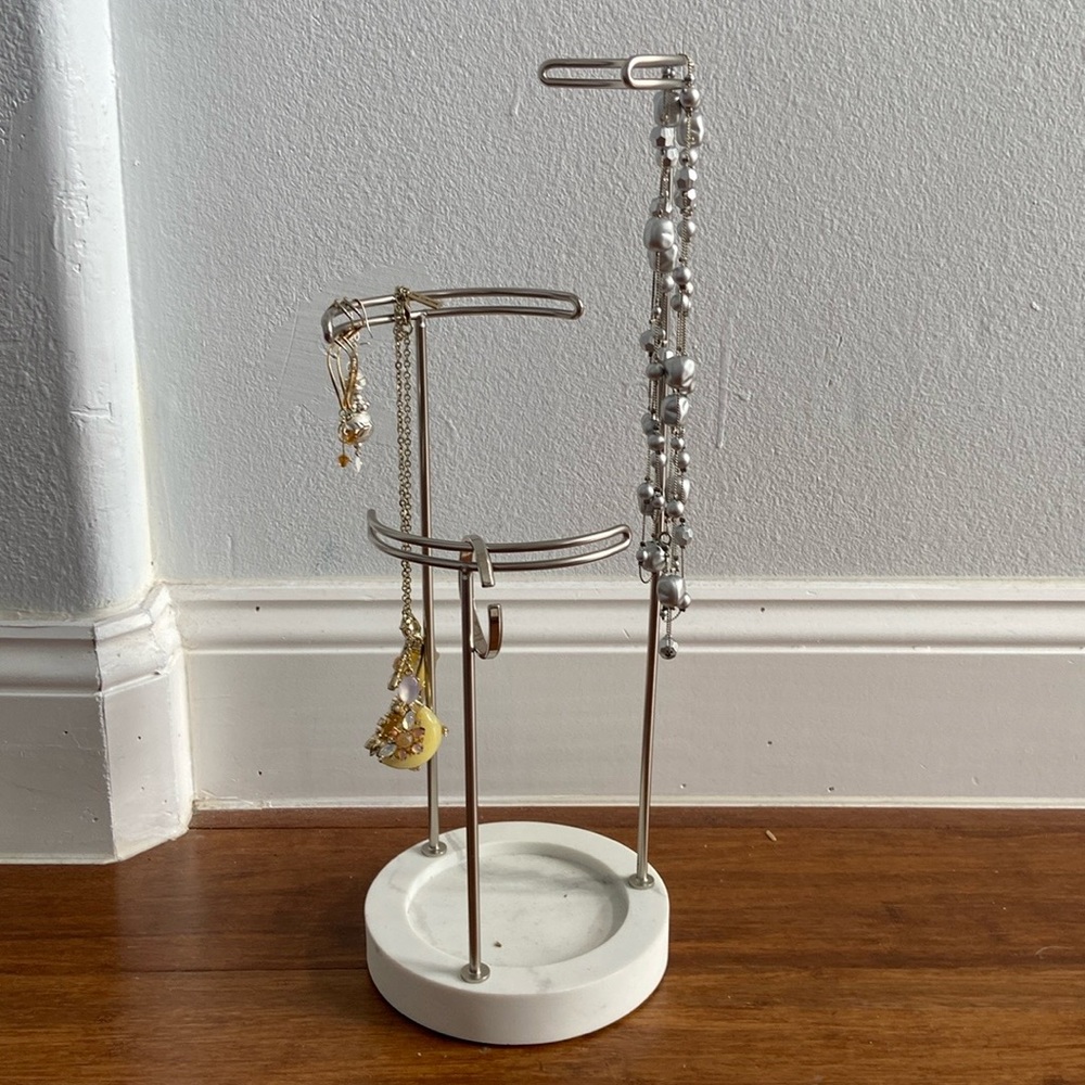 Umbra 3-Tier Jewelry Display‎